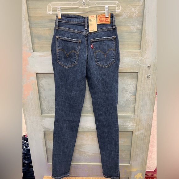 Levi’s High Rise Skinny Jeans - Picture 2 of 5